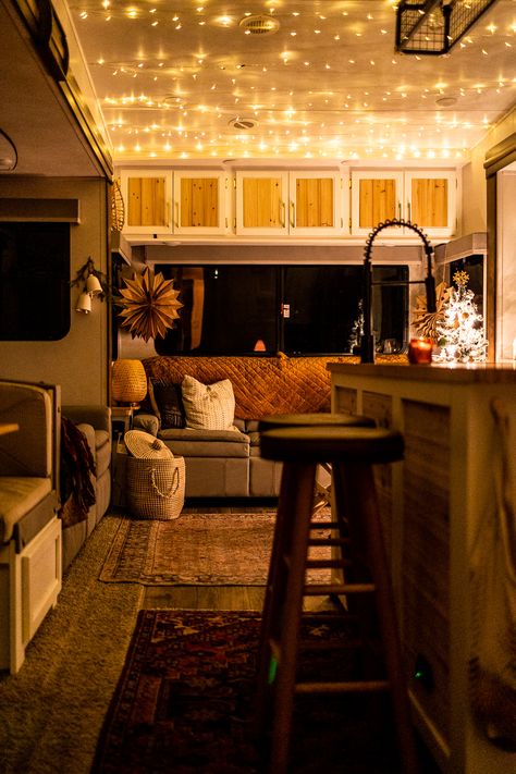 Decorating Your Rv, Campfire Recipes, Travel Trailer Living, Christmas Camper, Glamping Ideas, Glamper Camper, People Moving, Rv Interior Remodel, Camper Interior Design