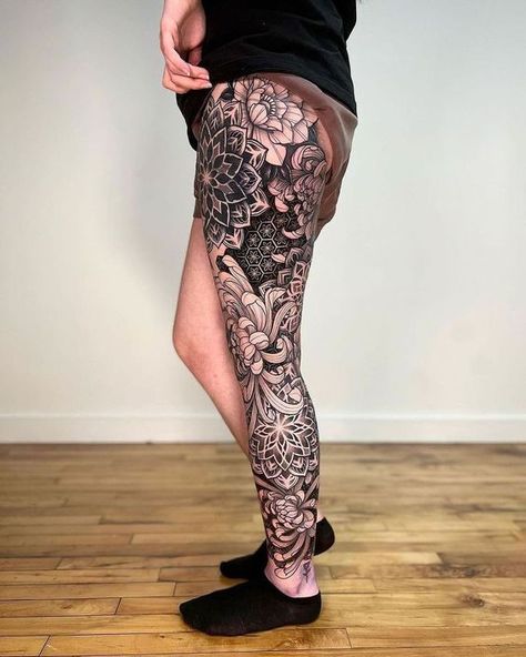 Leg Tattoos Dark, Leg Piece Tattoo Women, Dark Floral Tattoo, Calf Tattoo Ideas, Geometric Tattoo Leg, Neotribal Tattoo, Trend Tattoo, 2023 Tattoo, Knee Tattoos