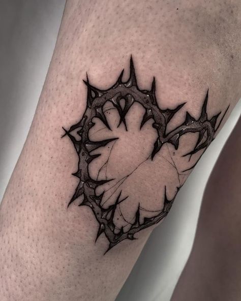 Thorn Heart Tattoo Design, Punk Heart Tattoo, Thorny Heart Tattoo, Thorn Knee Tattoo, Heart Thorns Tattoo, Goth Knee Tattoos, Gothic Knee Tattoo, Goth Heart Tattoo, Gothic Heart Tattoo