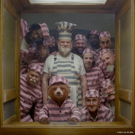 Trying to fit everyone into the group photo: Paddington 2, Brendan Gleeson, Ben Whishaw, Paddington Bear, Kids' Movies, Bond Films, Rotten Tomatoes, Family Movie Night, Mom Stuff