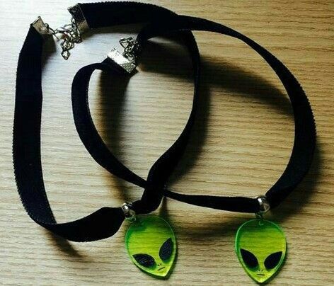 Alien Clothes, Space Grunge, Alien Aesthetic, Alt Clothes, Aesthetic Jewelry, Green Aesthetic, Outfits Aesthetic, Cute Jewelry, Leather Bracelet