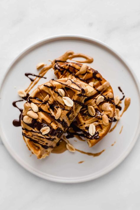 Croffle Photography, Waffle Plating, Waffle Product Photography, Waffle Food Photography, Waffle Photography, Waffles Photography Instagram, Waffle Photography Food Styling, Chocolate Chip Waffles Aesthetic, Waffles Photography