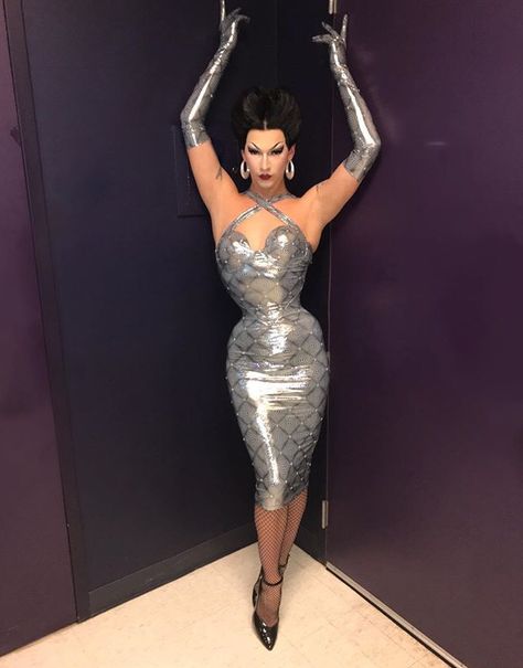 Violet Chachki, Drag Queen Outfits, Queen Outfits, Drag Queen Makeup, Viva Glam, Queen Makeup, Gloves Fashion, Female Transformation, Love My Wife