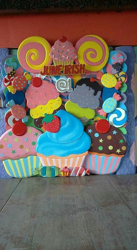 Candy Room, Baby Birthday Party Theme, Candy Theme Birthday Party, Candy Themed Party, Candy Land Birthday Party, Candy Land Christmas Door, Christmas Decorations Outdoor, Ice Cream Birthday Party, Christmas Tree Diy