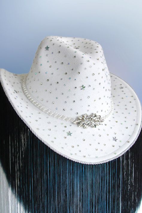 Senior Hats, Glam Cowgirl, Dancing Cowboy, Black And White Ombre, Tomorrowland Outfit, Beyoncé Concert, Disco Cowboy, Cowgirl Style Outfits, Burlesque Costume