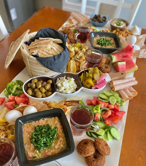 Cook. Cake. Create. on Instagram: “The Ultimate Arabic breakfast spread. I always wanted to use my kitchen table as a huge cheese board for the ultimate charcuterie board. I…” Breakfast Spread Table, Ultimate Charcuterie Board, Arabic Breakfast, Breakfast Spread, Breakfast Board, Breakfast Table, My Kitchen, Charcuterie Board, Middle Eastern