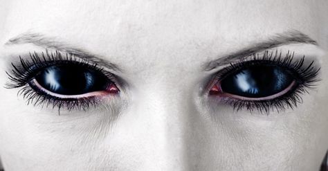 12 Warning Signs That You Are Dealing With An Evil Person Evil People Quotes, Zombie Eyes, Read People, Evil Person, Manipulative People, Communication Tips, Halloween Things, How To Read People, 12 Signs