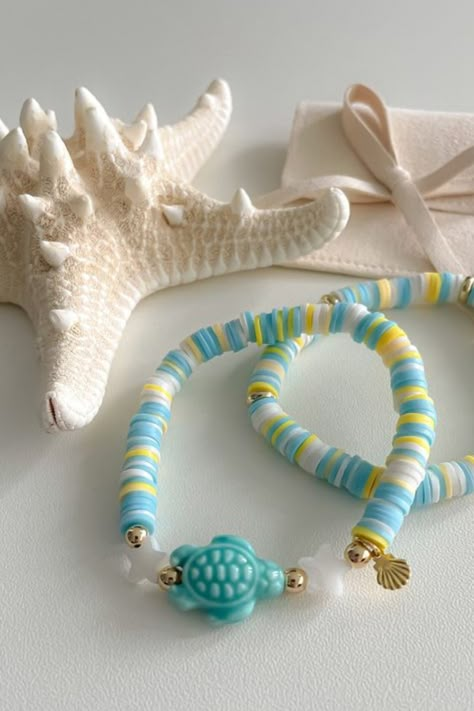 Fimo Beads Bracelet, Make Clay Beads, Beachy Bracelets, Fimo Beads, Preppy Bracelets, Bracelet Inspo, Mermaid Bracelet, Clay Bracelet, Beaded Necklace Diy