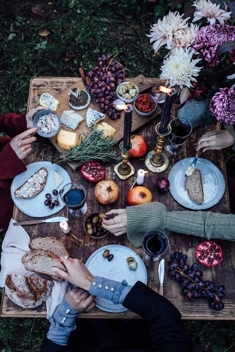 Leckere Rezepte für Mamas Magical Photoshoot, Cinnamon Rolls, Apples, A Table, Cinnamon, Berry, Gluten Free, Rolls, Mint