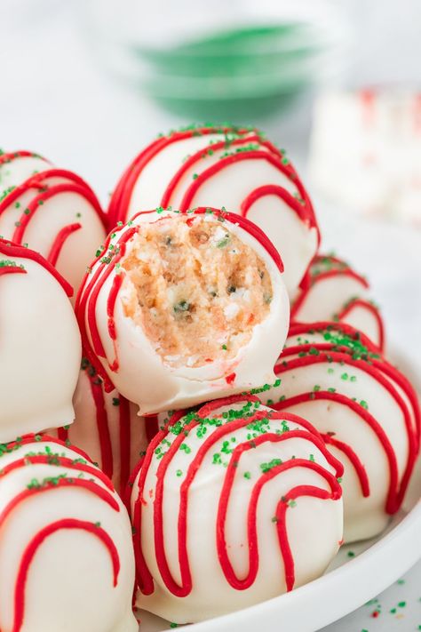 Little Debbie Christmas Tree Cake Pops, Crismas Tree, Christmas Spritz Cookies, No Bake Truffles, Holiday Recipies, Little Debbie Christmas Tree, Debbie Snacks, Christmas Tree Cakes, Little Debbie