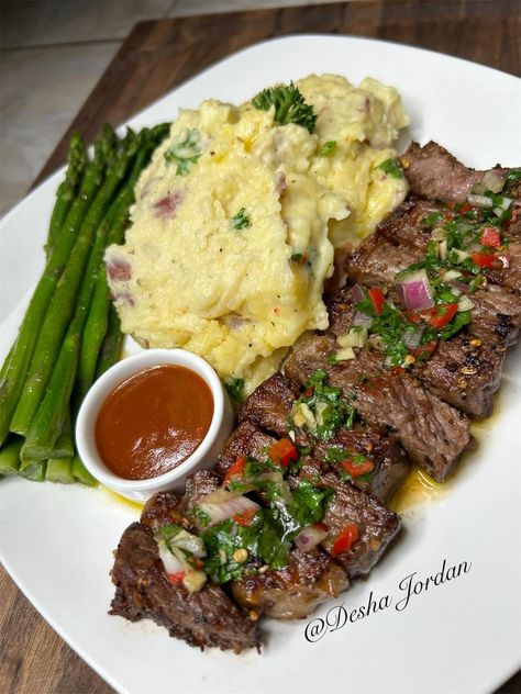 Food Inspo Dinners, Dinner Ideas Fun, Country Style Dinner, Lunch Ideas At Home, Food Black People, Steak And Mashed Potatoes, Dinners Ideas, Take Out Food, Rustic Food