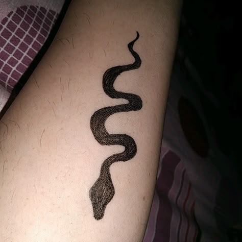 Henna For Boys Easy, Henna Designs Easy Finger, Henna Designs Snake, African Hand Tattoos, Finger Tattoos Henna, Easy Finger Tattoos, Goth Henna, Hand Tattoos Henna, Snake Henna