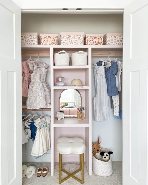 Kids Closet System, Kids Closet Design, Easy Closet Shelves, Closet On A Budget, Small Closet Makeover, Girls Closet Organization, Diy Closet System, Diy Custom Closet, Standing Closet