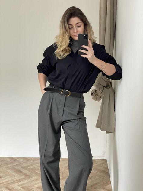 Masculine Girl, Masculine Outfits, Female Pants, Style Wide Leg Pants, Masculine Fashion, Masculine Style, Layered Shirts, New Office, Pants Vintage