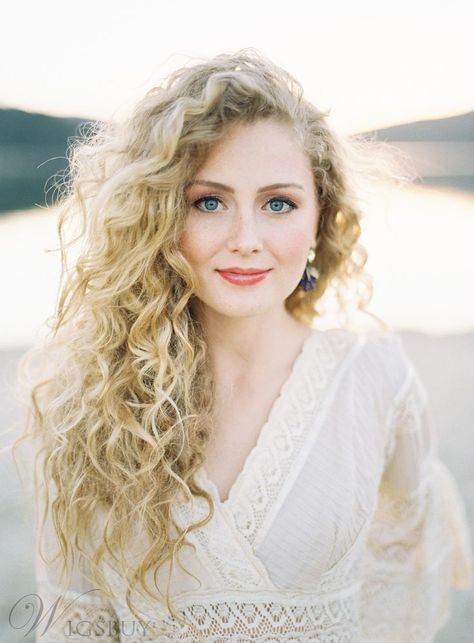 Curly Wedding Hair, Smink Inspiration, Long Blonde, Long Blonde Hair, Long Curly Hair, Curly Girl, Cool Haircuts, Long Curly, Hair Dos