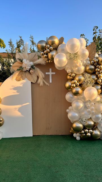 White And Gold Bautizo, Boho Bautizo Decor, Bautizo Balloon Garland, First Communion Party Ideas Decoration, White And Gold Baptism Decorations, First Communion Party Decorations, Boy And Girl Baptism Decorations, Boy Bautizo Party Ideas, Neutral Baptism Decor