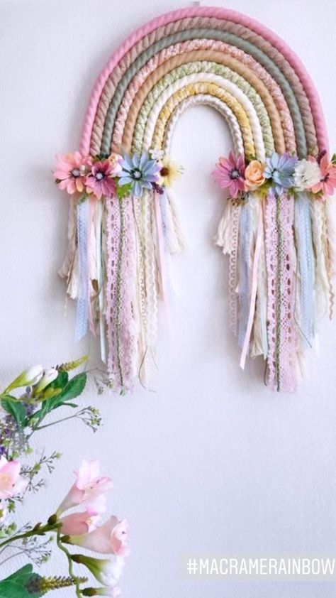 Unicorn Room Decor Diy, Macrame Rainbow Wall Hanging, Simpul Makrame, Rainbow Diy, Yarn Wall Art, Rainbow Macrame, Macrame Rainbow, Macrame Wall Hanging Diy, Rainbow Wall Hanging