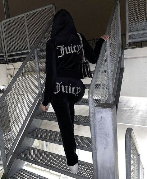 Thug Style Girl, Glam Shoes, Thug Style, Juicy Couture Tracksuit, Cute Christmas Outfits, Swag Girl Style, Joggers Outfit, Dream Board, Fashion Design Clothes