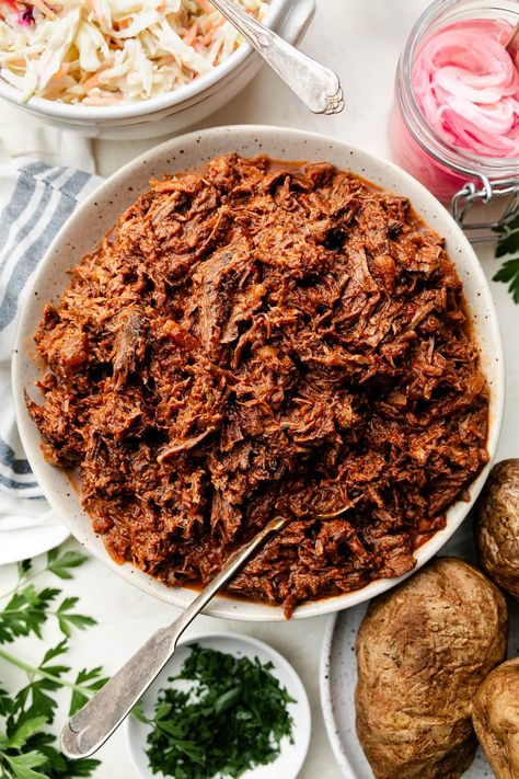 This Crockpot BBQ Beef is a delicious protein option for make-ahead meal preps, entertaining, and easy meals right out of the slow cooker! Real Food Dieticians, Crockpot Bbq Beef, Breastfeeding Meals, Cleanse Meals, Macro Food, Baked Potato Bar, Homemade Barbecue, Searing Meat, Potato Bar