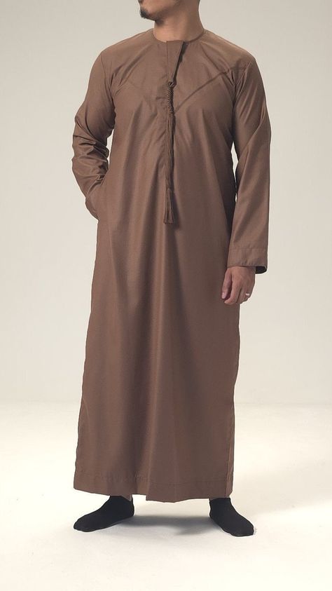 Indulge in the timeless sophistication of the Emirati heritage with our premium Emirati style thobe. Meticulously crafted for the modern gentleman, this thobe embodies the perfect blend of tradition and contemporary luxury, making it a distinguished addition to any wardrobe. Please note, the colour may appear slightly different due to lighting and screen resolution. Jalabia For Men, Emirati Style, Thobes Men, Baat Pakki, Arab Men, Contemporary Luxury, Modern Gentleman, Post Design, Clothing Styles