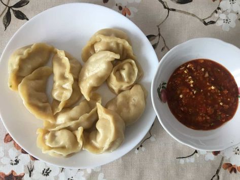 Pork Momo Recipe, Uzbekistan Food, Momo Recipe, Steamed Momos, Asian Dumplings, Beef Dumplings, Veg Momos, Momos Recipe, Pork Dumpling