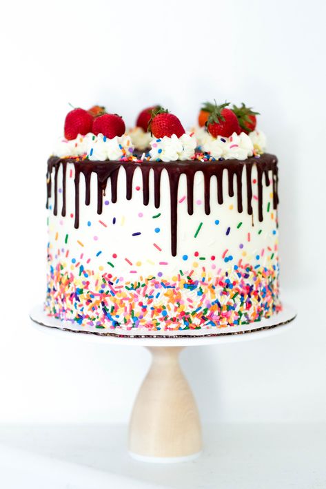 #cake #sprinklecake #sprinkles #buttercreamcake #buttercream #strawberrycake #strawberries #dripcake #chocolatecake #rainbowsprinkles Confetti Cake, Num Num, Funfetti Cake, Sprinkle Cake, Group Boards, Drip Cakes, Savoury Cake, Fancy Cakes, Food Cakes