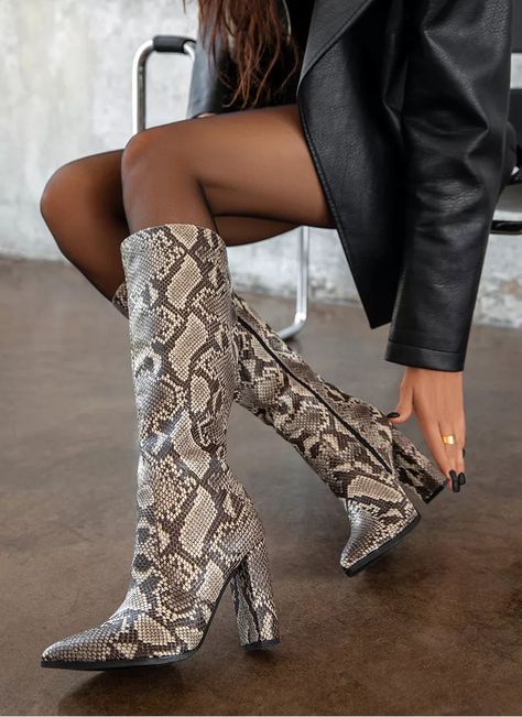 Snake Print Shoes Outfit, Boots 2024, Snake Print Shoes, December 01, Slay Outfits, Autumn Winter 2024, Fall Back, Shoes Outfit, Inspo Outfit