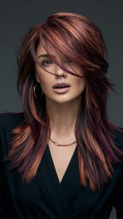 Burgundy And White Hair, Haircolors Trends 2024, Red And Light Brown Hair, Burgundy Copper Hair, Red Streaks In Brown Hair, Red Bob Haircut, Auburn Hair With Highlights, Red Hair Trends, Colors For 2024