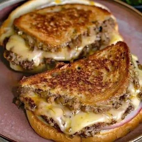 Chef gordon Ramsay recipes | Ultimate Patty Melt with Secret Sauce | Facebook Sausage And Potatoes Skillet, Mini Crockpot Recipes, Patty Melt Recipe, Holiday Casseroles, Caramelized Onions Recipe, Mushroom Recipes Pasta, Melt Recipe, Creamy Mushroom Pasta, Chipped Beef