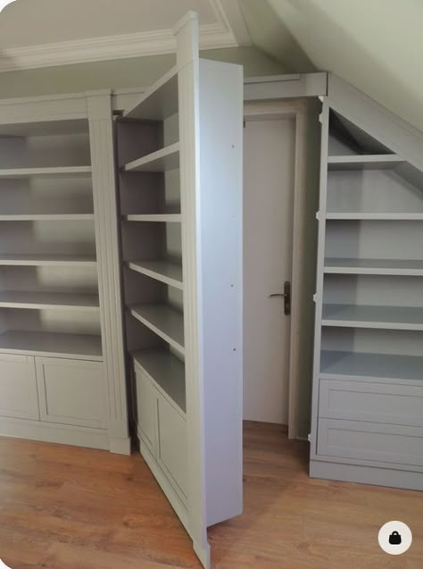 Hinged Bookshelf, Secret Bookcase Door, Secret Door Ideas, Secret Bookshelf Door, Dold Dörr, Hidden Door Ideas, Secret Bookshelf, Door Remodel, Hidden Doors In Walls