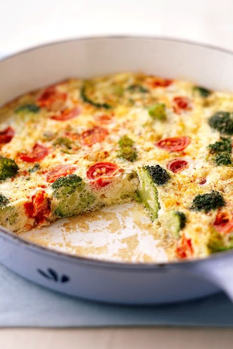 This simple frittata recipe combines tomatoes, broccoli and feta cheese. If you're not a fan of feta, you can easily replace the feta with Fontina, Parmesan or goat cheese. #breakfast #healthybreakfast #breakfastideas #brunchideas #healthybreakfastrecipes #breakfastideas #brunchideas #recipe #eatingwell #healthy Simple Frittata, Goat Cheese Breakfast, Tomato Broccoli, Broccoli Frittata, Feta Frittata, Easy Frittata Recipe, Yummy Pie Recipes, Vegetable Slice, Cheap Clean Eating