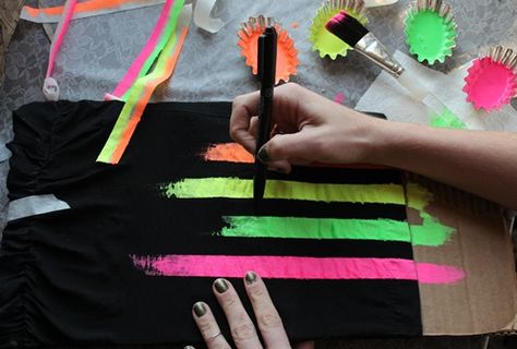 summery striped neon shirt . how to-sday - Shrimp Salad Circus Neon Paint Shirt Ideas, Diy Neon Clothes, Diy Neon Shirt Ideas, Puff Paint Shirts, Diy Black Light, Nkotb Shirt, Neon Spray Paint, Neon Shirts, Diy Glow