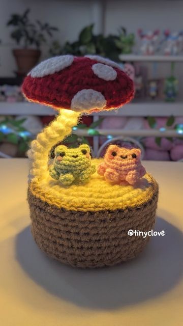 Fairy Night Light Crochet Pattern, Fairy Light Crochet Flowers, Crochet Amigurumi Mushroom, Crochet Night Light, Green Things To Crochet, Crochet Firefly, Crochet Fairy Lights, Crochet Lights, Frog Lamp