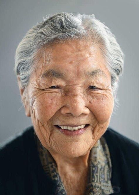 Women Advice, 얼굴 드로잉, 얼굴 그리기, Old Faces, Old Woman, Look Older, Aging Well, Photo Story, Aging Gracefully