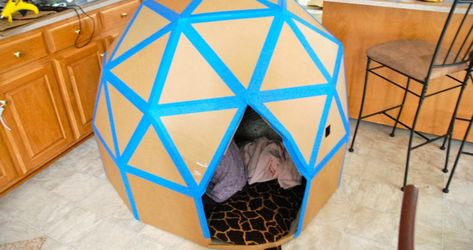 How To Make a Cardboard Dome How To Make Floam, Paper Plate Jellyfish, Bird Feeder Craft, Jellyfish Craft, Homemade Bubbles, Non Toy Gifts, Rainy Day Crafts, Dragon Crafts, Outdoor Crafts