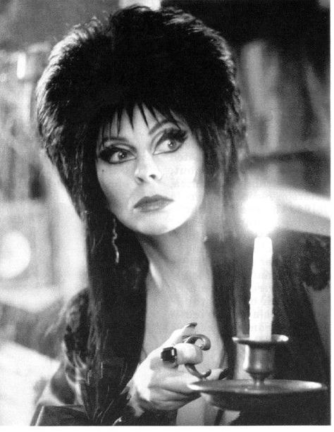 Elvira, the Queen of Halloween Elvira Hair, Elvira Art, Gothic Icon, Vintage Witch Photos, Dark Goddesses, Elvira Movies, Queen Of Halloween, Witch Photos, Cassandra Peterson