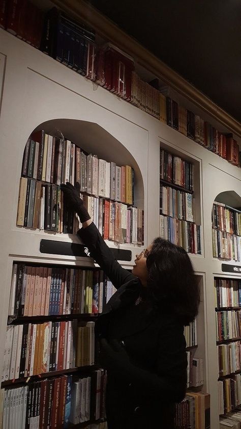 Dark academia, aesthetic girl, bookstore, fashion, black outfit Bookstore, Meant To Be