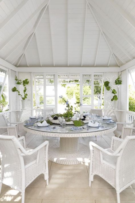 White Wicker Patio Furniture, Veere Grenney, White Wicker Furniture, Veranda Magazine, Caribbean Villas, Wicker Bedroom, Sun Rooms, Cottage Shabby Chic, Hill Interiors