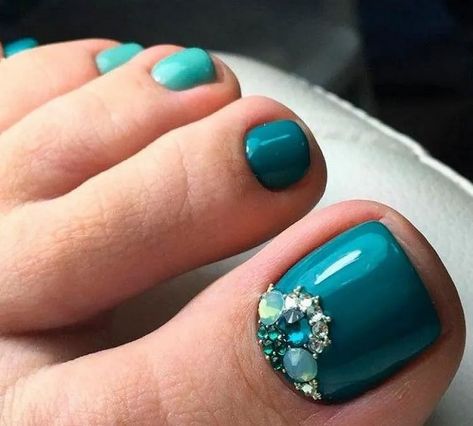 Blue Toe Nails, Pedicure Designs Toenails, Teal Nails, Toe Nail Color, Pretty Toe Nails, Cute Toe Nails, Summer Toe Nails, Pedicure Designs, Nails Design With Rhinestones