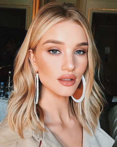 Rosie H-W on Instagram: “— True goddess 🤪😍♥️ #rosiehw 💄 @hungvanngo” Rosie Huntington Whiteley Makeup, Wedding Hairstyles And Makeup, Best Natural Makeup, Rosie Huntington, Beauty Make-up, Blonde Hair Looks, Nude Makeup, Brown Blonde Hair, Long Blonde