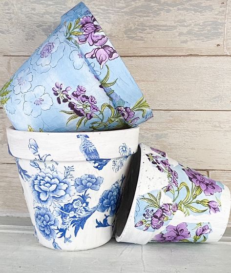 Fabric Covered Pots, Mod Podge With Napkins, Napkin Decoupage Flower Pot, Decoupage Terracotta Pots Diy, Decoupage Plastic Plant Pots, Modge Podge Flower Pot, Modge Podge Terra Cotta Pots, Mod Podge Fabric On Wood, Fabric Modge Podge Crafts