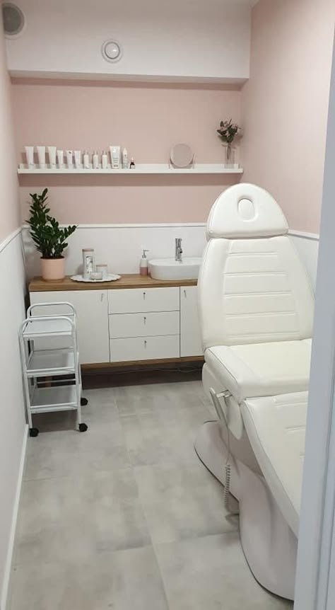 Beauty Room Interior, Botox Spa Room, Small Botox Room Ideas, Small Med Spa Design, Beauty Salon Waiting Area Ideas, Skincare Clinic Interior Design, Skincare Room Design, Permanent Makeup Room, Aesthetic Waiting Room