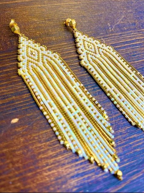 Fringe Earrings Diy, Seed Bead Patterns Free, Bead Bottle, Seed Bead Projects, Seed Bead Jewelry Patterns, Beaded Fringe Earrings, Beaded Earrings Tutorials, Beaded Earrings Diy, Beading Patterns Free