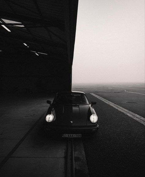 Black And White Vintage Car Photography, Black And White Car Pictures, Black And White Car Photography, Porsche Black And White, Cars Black And White, Car Black And White, Black And White Car, Cars Anime, Foto Cars