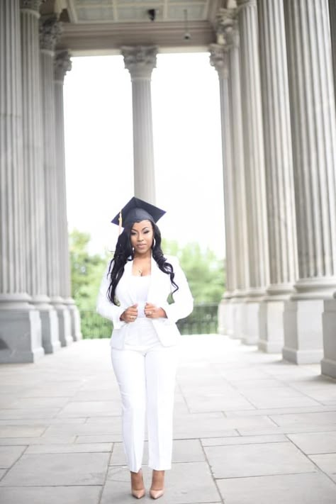 Mba Pictures, Outfits For Graduation Ceremony, December Graduation Outfit College, Graduation Outfit Ideas University Black Women, Masters Photoshoot, Outfit Ideas University, Lpn Graduation, Graduation Outfit Ideas University, Graduation Shoot Ideas