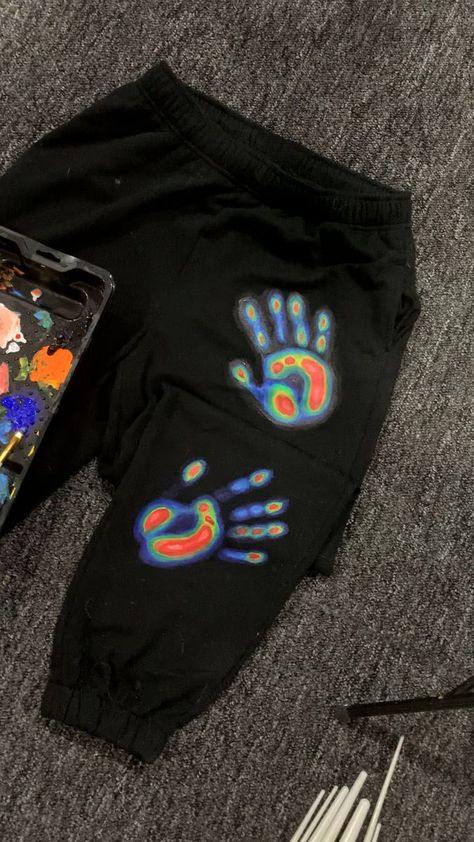 thermal handprint pants | paintbrush, trousers, tracksuit bottoms | heat up your DIY! BuzzFeed producer Spenser (@thirdpea) shows us how she turned made her own thermal handprint pants! Would you try this? Paint Brush... | By Tasty Home Thermal Handprint, Handprint Painting, Thermal Paint, Hand Printed Shirt, Going Dark, Diy Pants, Shirt Drawing, Diy Yarn Crafts, Thermal Pants