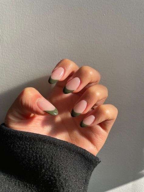 french fall nails inspo trend Fall Color French Tip Nails, Autumn French Nails, French Fall Nails, Shellac Nails Fall, Ongles Gel French, Oval Nails Designs, Cozy Colors, White Gel Nails, Fall Nail Ideas