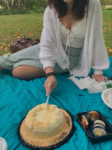 Fall Cake Birthday, Picnic Birthday Outfit, Oversized Cardigan And Skirt Outfit, Chic Spring Picnic Skirt, Cardigan Skirt Outfit Aesthetic, Aesthetic Cake Picnic, Cardigan And Long Skirt Outfit Korean, Cardigan Aesthetic, Picnic Date Outfits