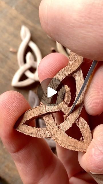 Dremel Crafts Diy, Celtic Knot Wood Carving, Motherhood Knot, Celtic Artwork, Dremel Crafts, Celtic Knot Necklace, Dremel Projects, Dremel Wood Carving, Carving Art