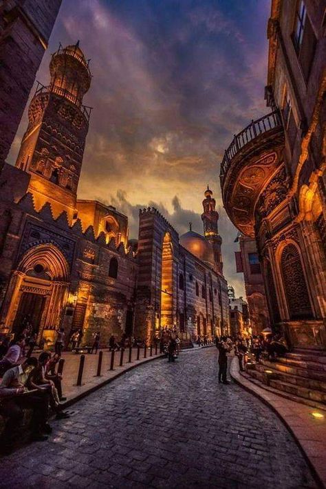 Old Cairo, Central Park Manhattan, 3 Days Trip, Honeymoon Places, Visit Egypt, Egypt Travel, Cairo Egypt, Historical Pictures, Urban Life